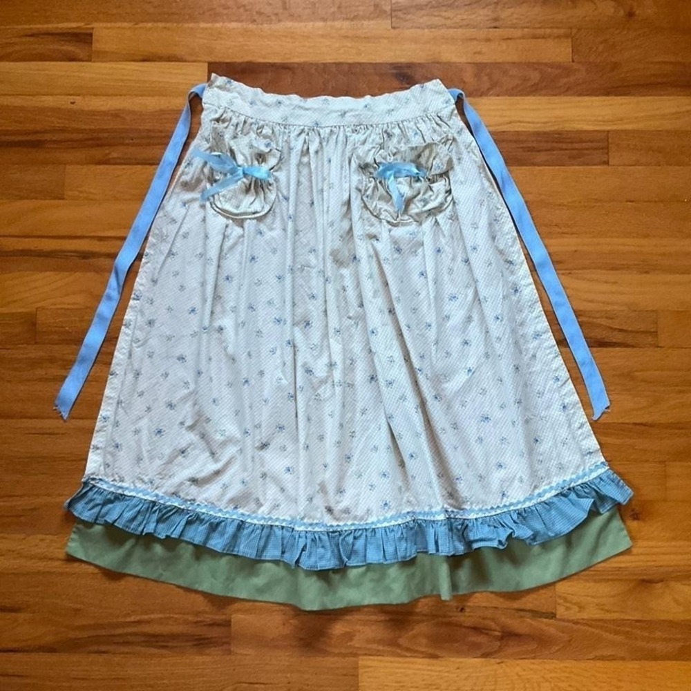Vintage Handmade Cottagecore Ruffle Apron 90s Grannycore Pastel Spring Kitchen